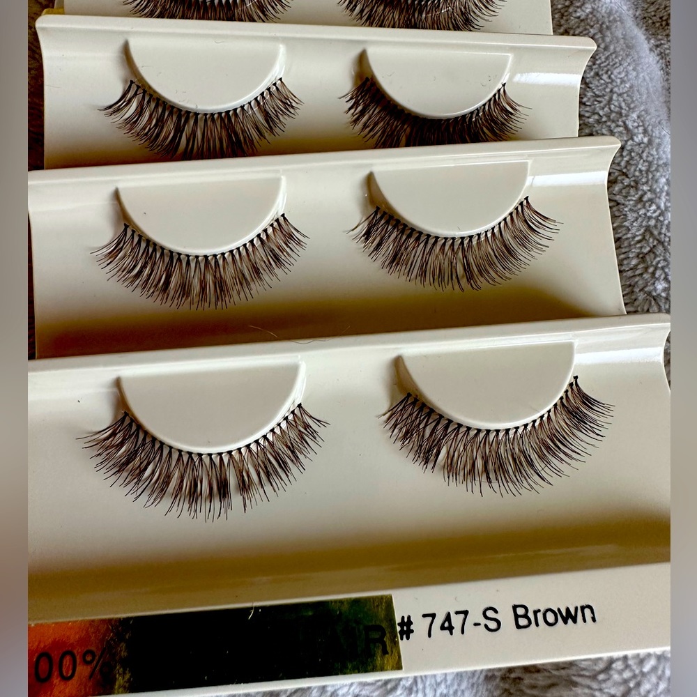 Brown lashes , 100% real hair 8 Sets